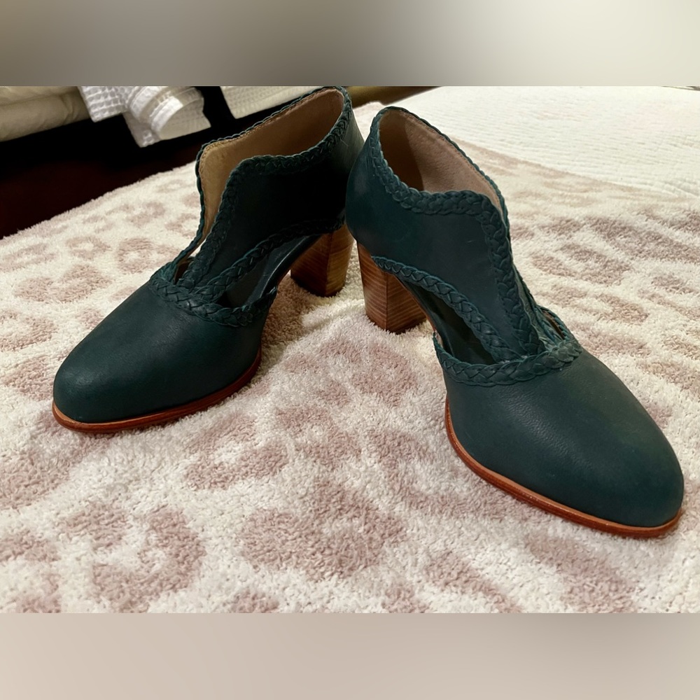 EUC Elf Spirit Walker Booties